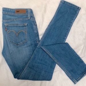 Levi Skinny Jeans. Size 27